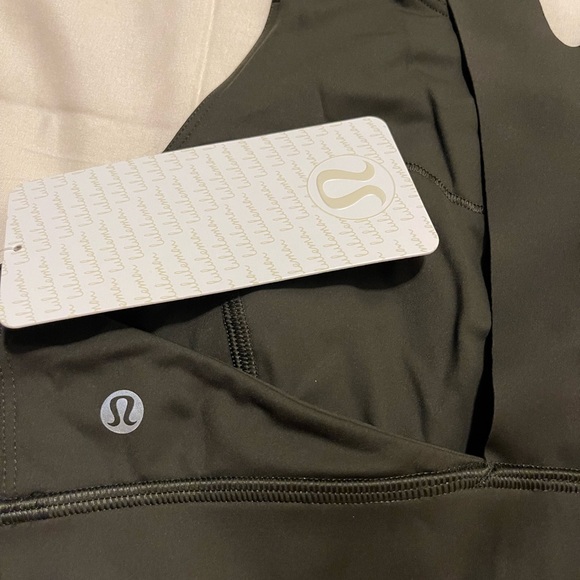 Lululemon NWT Fast and Free Bra- Size 10 - Picture 4 of 4